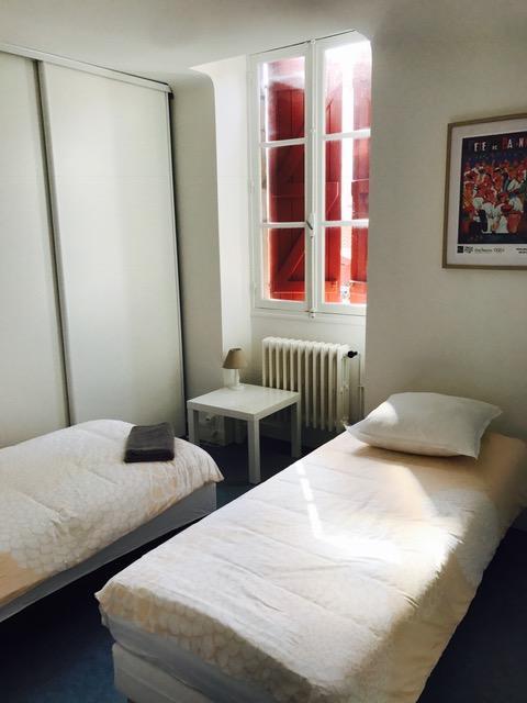 Hotel De La Gare Байон Екстериор снимка