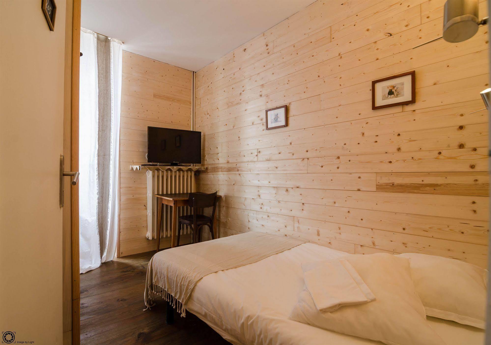 Hotel De La Gare Байон Екстериор снимка