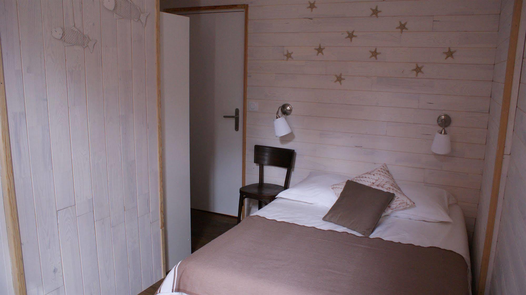 Hotel De La Gare Байон Екстериор снимка
