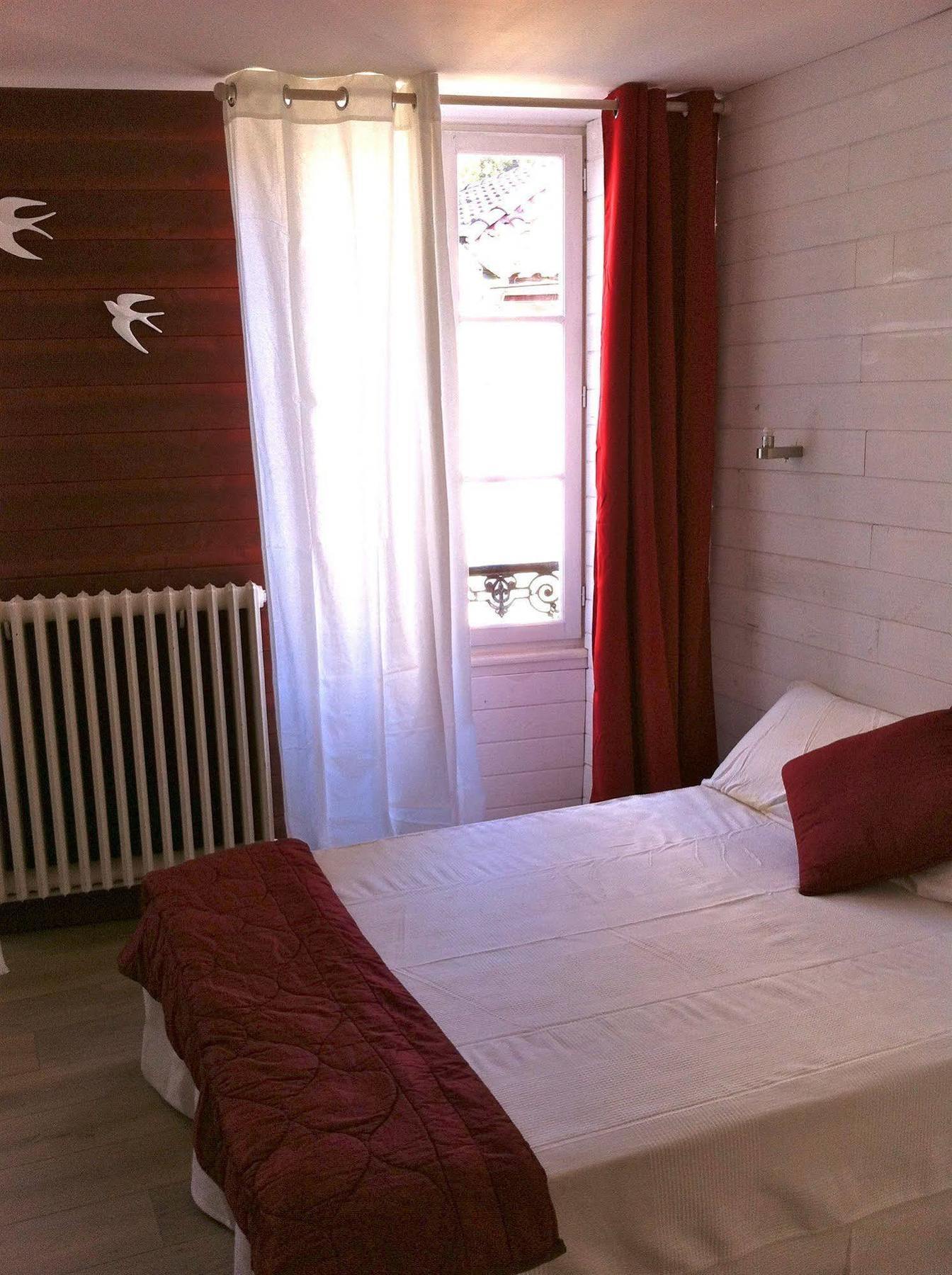 Hotel De La Gare Байон Екстериор снимка