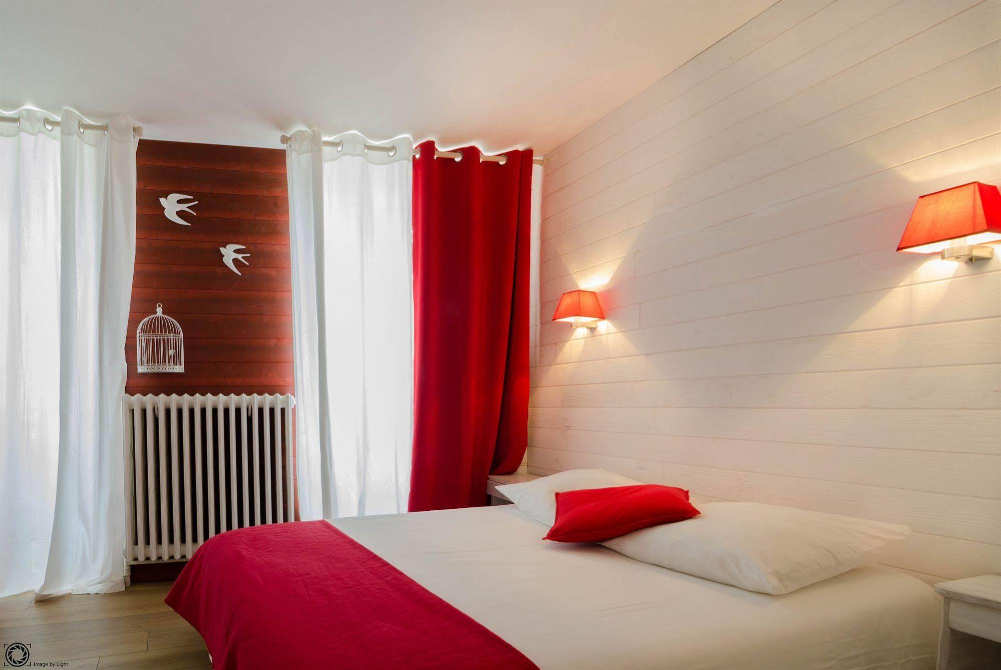 Hotel De La Gare Байон Екстериор снимка