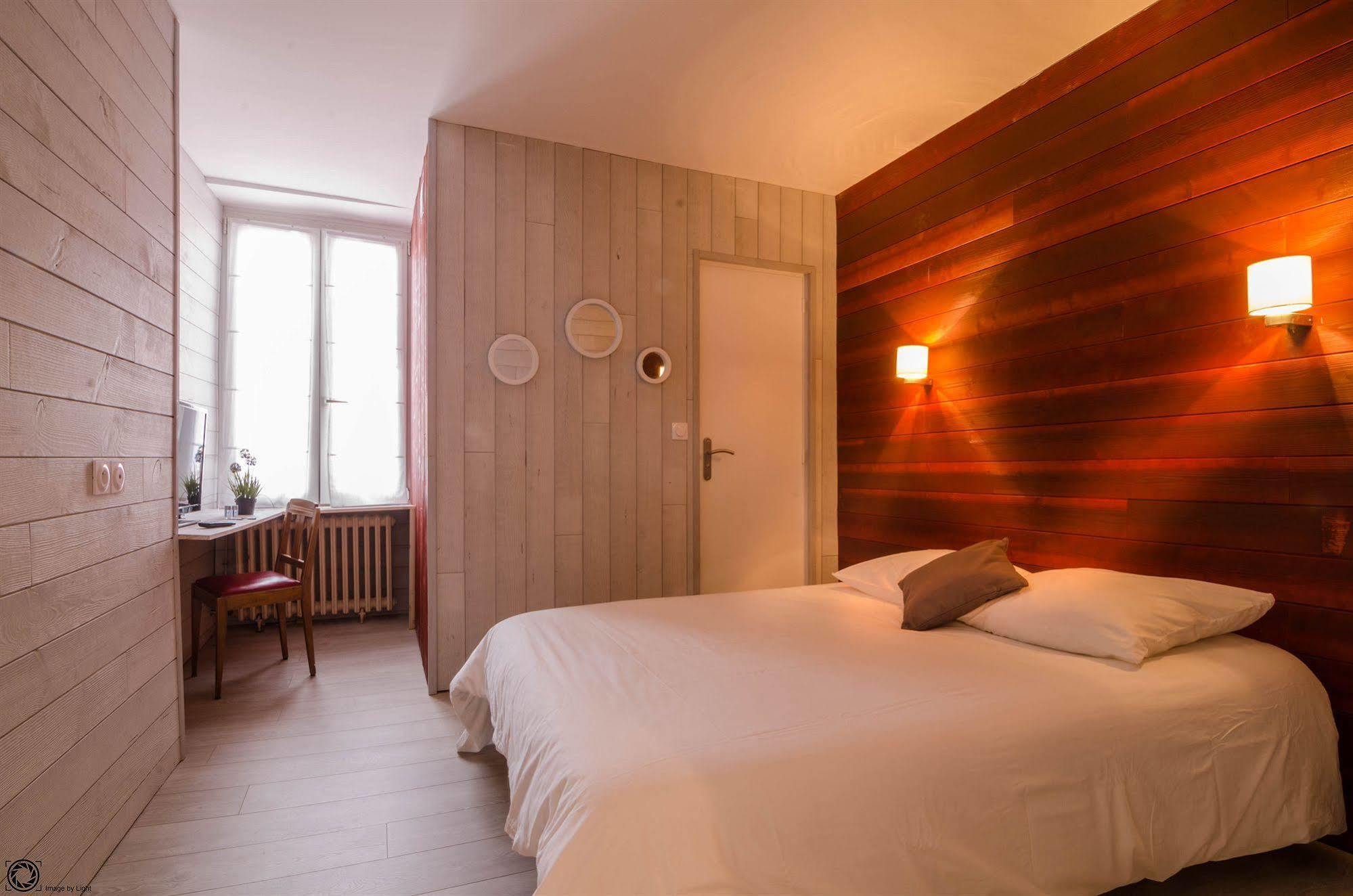 Hotel De La Gare Байон Екстериор снимка