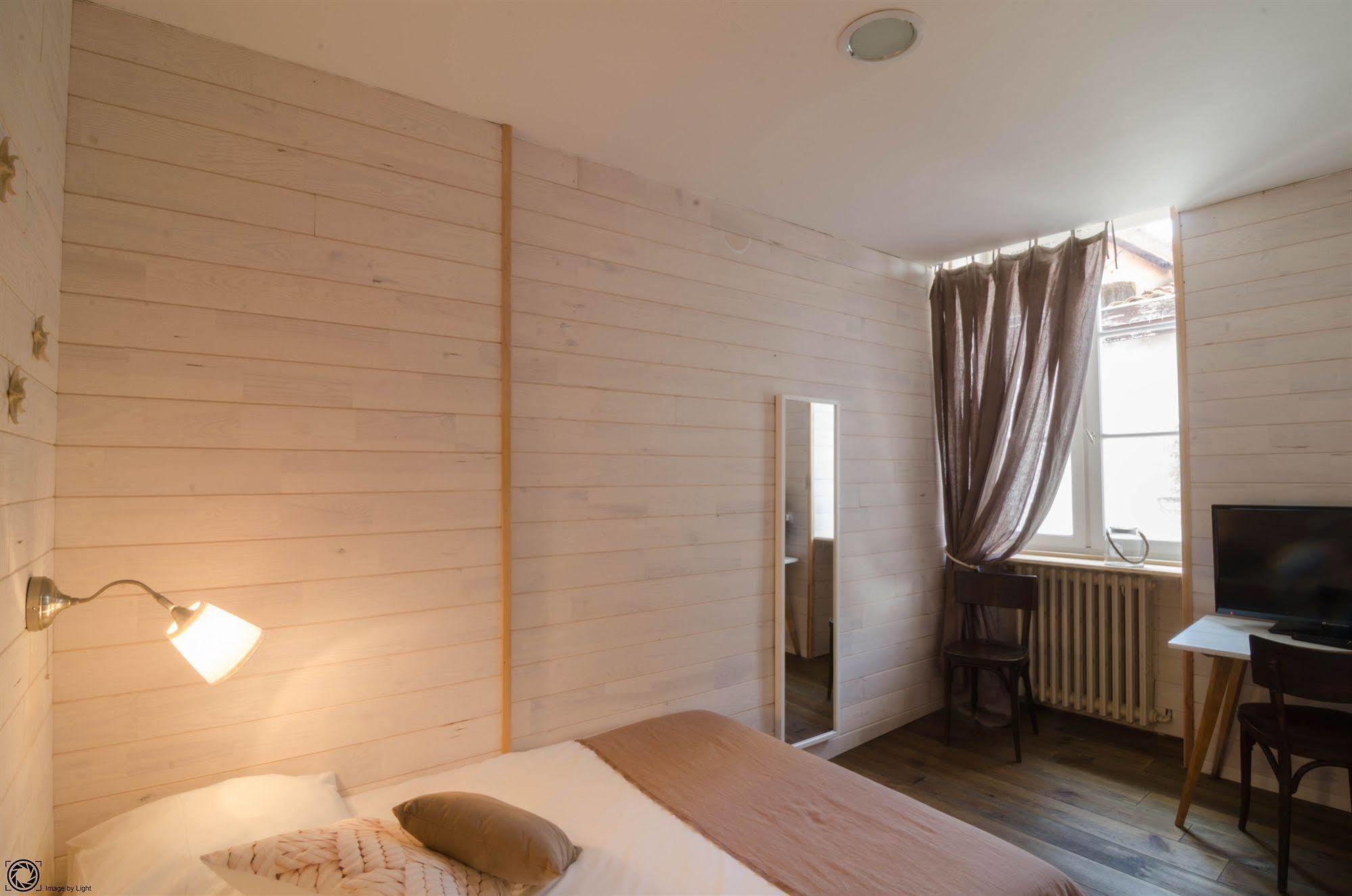 Hotel De La Gare Байон Екстериор снимка