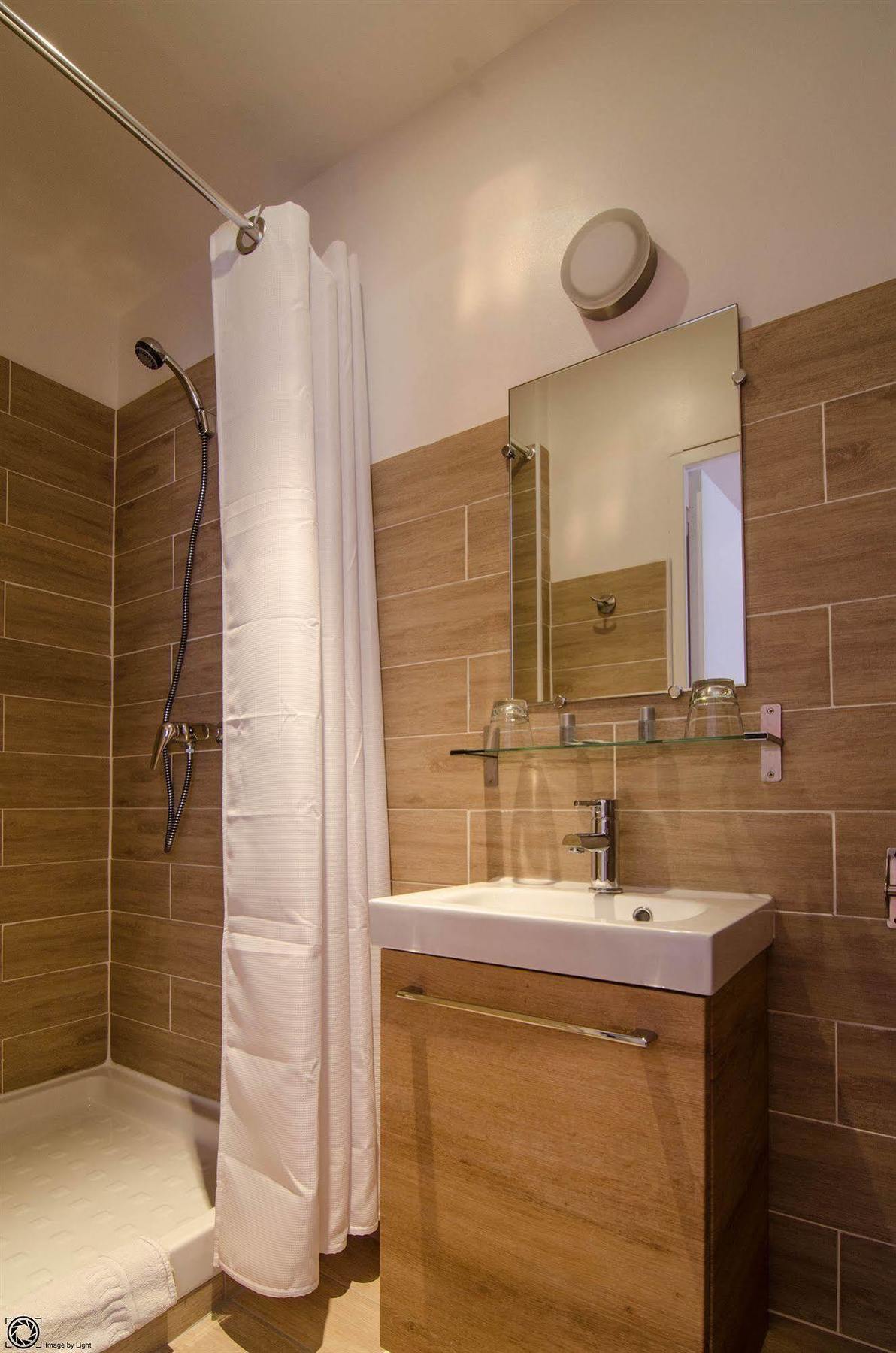 Hotel De La Gare Байон Екстериор снимка
